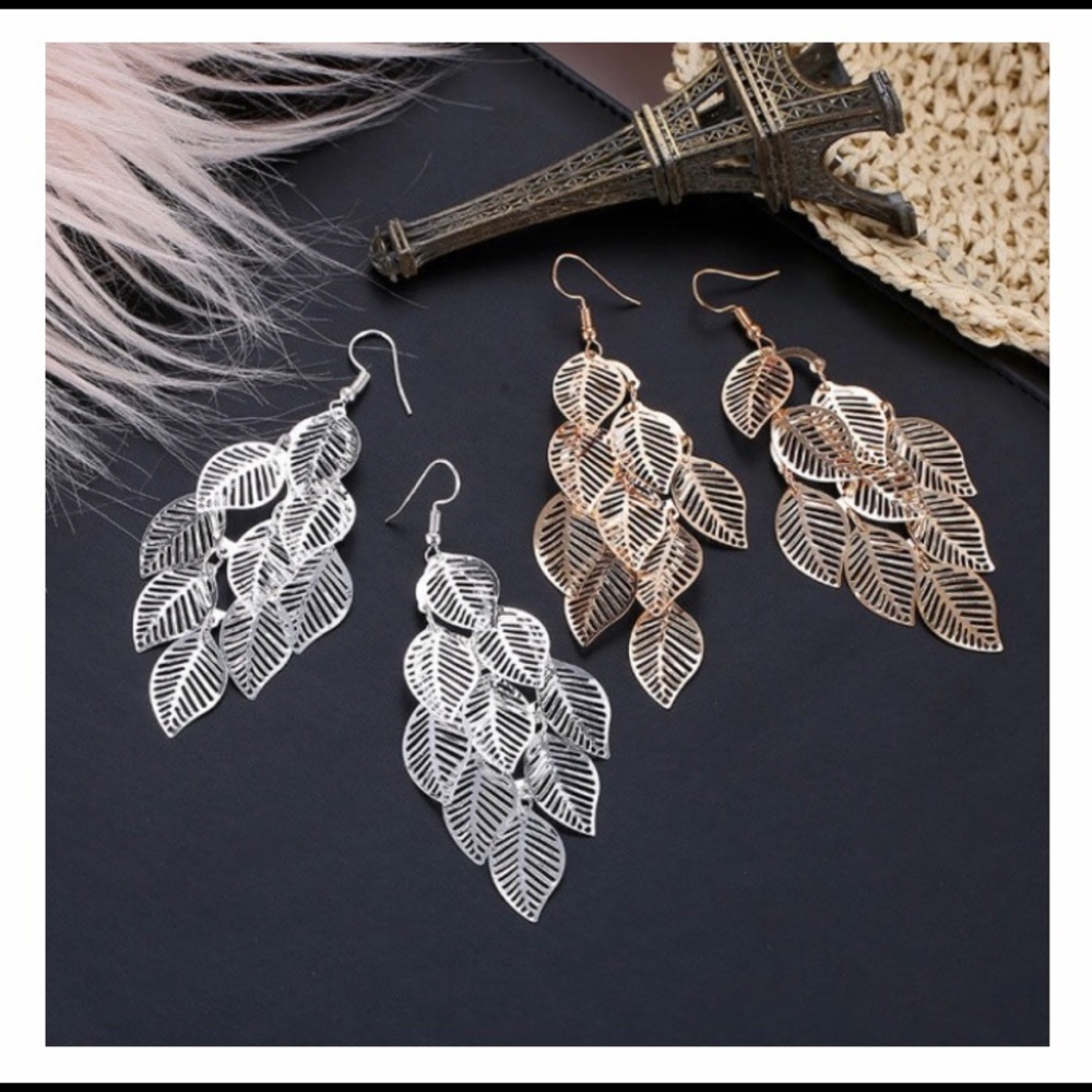 NWT Leaf earrings